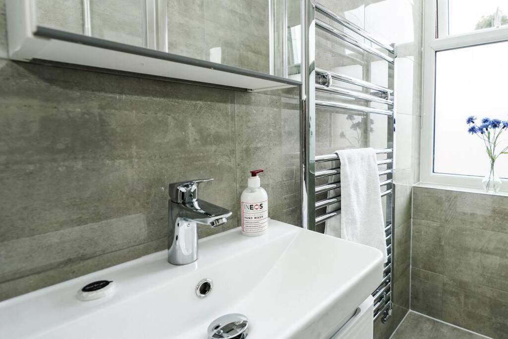 Newly Renovated Modern 4 Bed 3 Bath Apartment London Ngoại thất bức ảnh